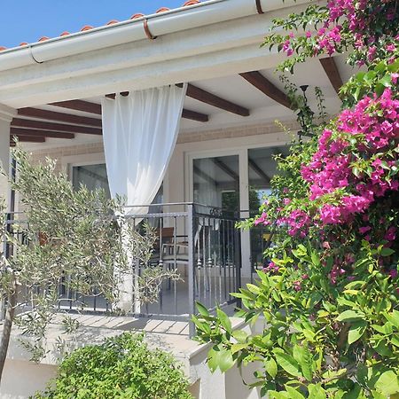 Villa Bella Banjol Bagian luar foto