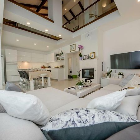 Villa Bella Banjol Bagian luar foto