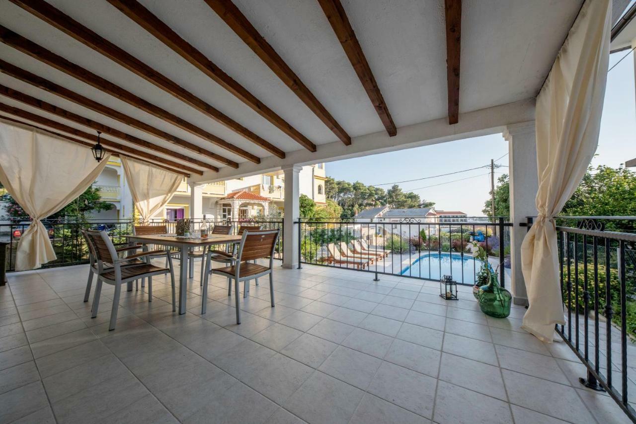 Villa Bella Banjol Bagian luar foto